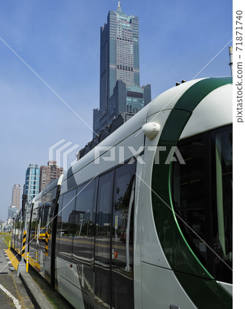 Taiwan Kaohsiung 85 Building and Kaohsiung LRT / 85 Sky Tower and Kaohsiung LRT 71871740