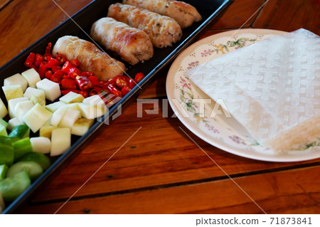 Vietnamese pork meatball with vegetables wraps or Nam Neaung Vietnamese pork meatball with vegetables wraps or Nam Neaung 71873841