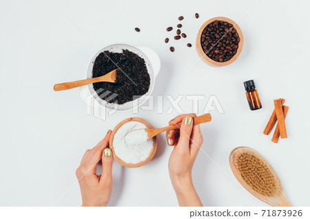 Top view process of making homemade coffee anti-cellulite body scrub Top view process of making homemade coffee anti-cellulite body scrub 71873926