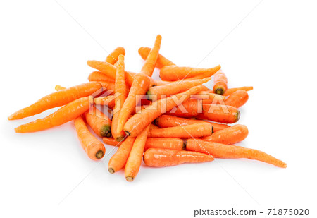 Fresh Carrot isolated on white background 71875020