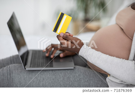 Black Expectant Mother Using Credit Card And Laptop For Online Shopping, Closeup Black Expectant Mother Using Credit Card And Laptop For Online Shopping, Closeup 71876369