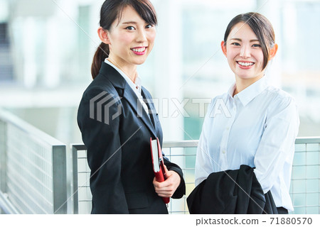 Young business woman Young business woman 71880570