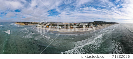 Aerial view of Del Mar coastline and beach, San Diego County, California, USA. 71882036
