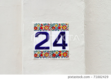 Twenty four Twenty four 71882429