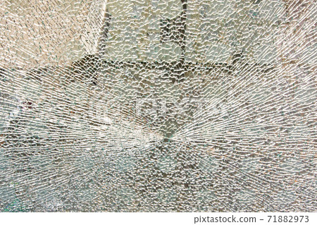Broken glass 71882973