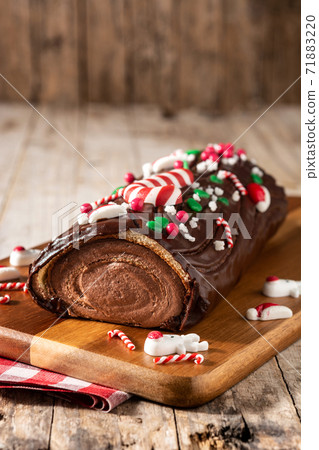 Chocolate yule log christmas cake Chocolate yule log christmas cake 71883220