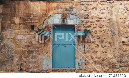 Mardin city with its traditional brown stone houses and ancient landscape in Mardin 71884530