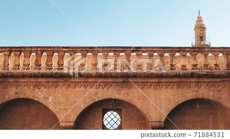 Mardin city with its traditional brown stone houses and ancient landscape in Mardin Mardin city with its traditional brown stone houses and ancient landscape in Mardin 71884531