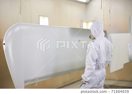 Airplane wing and worker. 71884839