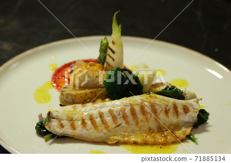 Fish fillet served with vegetables. Fish fillet served with vegetables. 71885134