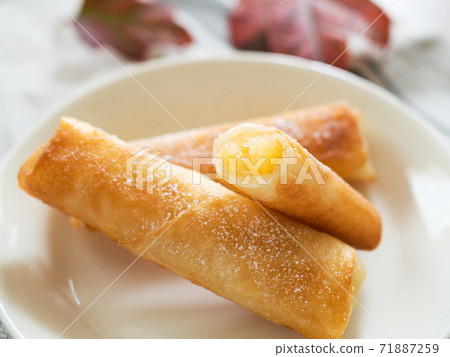 春捲皮製成的蘋果派 春捲皮製成的蘋果派 71887259