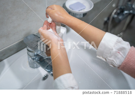 Hand washing for cleanliness 71888518