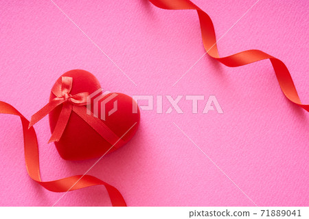 心情人節禮物和絲帶 71889041