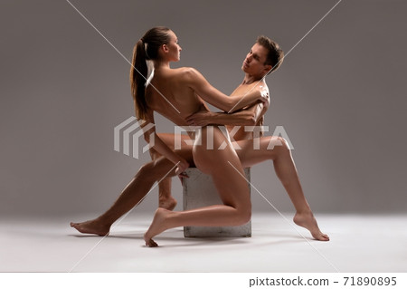 Sensual naked couple with perfect bodies in studio 71890895