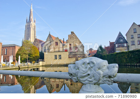 autumn morning in Bruges, Belgium 71890980