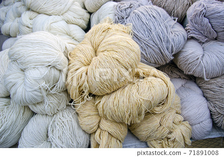 wool thread in agriculture market 71891008