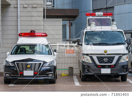 Accident handling car and police car Accident handling car and police car 71891403