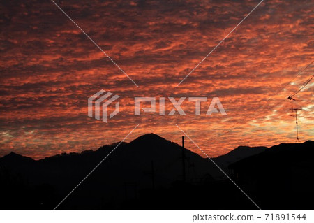 Autumn sunrise clouds 71891544