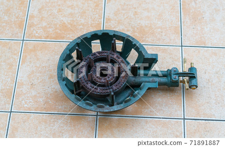 Used commercial gas stove / casting stove 71891887