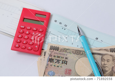 Receipt, office work, stationery, pen, calculator, accounting, office supplies, stationery, calculation, banknotes, money, 10,000 bills, 10,000 yen, billing Receipt, office work, stationery, pen, calculator, accounting, office supplies, stationery, calculation, banknotes, money, 10,000 bills, 10,000 yen, billing 71892038
