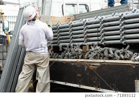 Craftsman dismantling the scaffolding Craftsman dismantling the scaffolding 71893112