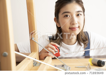 female, lady, woman 71893649