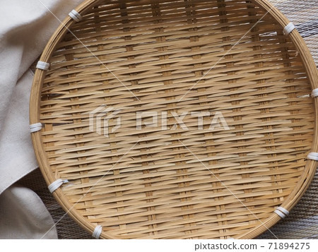 Round Shape Brown Bamboo Basket Round Shape Brown Bamboo Basket 71894275