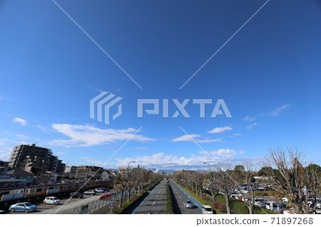 道路和天空 71897268