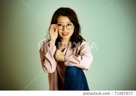 Cool beauty 71897857