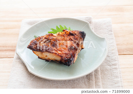 Grilled fish red fish Grilled fish red fish 71899000