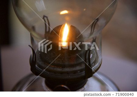 油燈的形象 油燈的形象 71900840