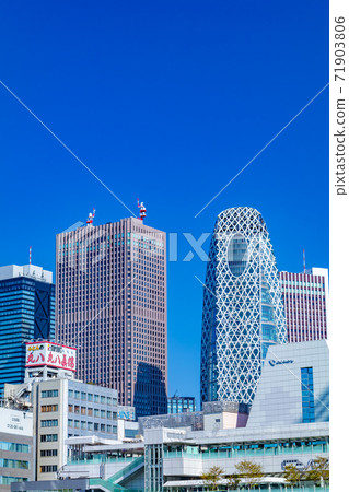 從新宿站東甲板看到的摩天大樓 從新宿站東甲板看到的摩天大樓 71903806