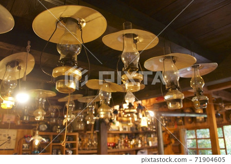 Image of oil lantern 71904605