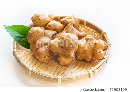 Jerusalem artichoke on the colander Jerusalem artichoke on the colander 71905109