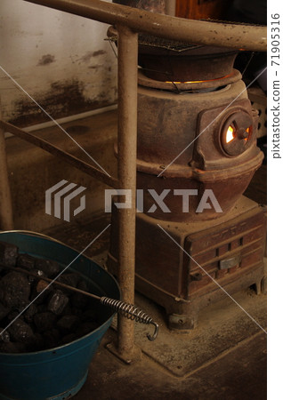 津輕鐵路火爐和木炭 71905316
