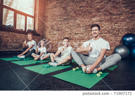 Children with parents stretch out in the gym. Children with parents stretch out in the gym. 71907172