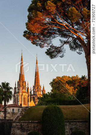 Bayonne Cathedral at sunset, France Bayonne Cathedral at sunset, France 71908727