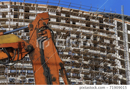 multi-storey building under construction (new residential complex) , Moscow, Russia multi-storey building under construction (new residential complex) , Moscow, Russia 71909015