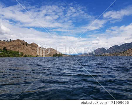 加拿大彭蒂克頓的Skaha湖 加拿大彭蒂克頓的Skaha湖 71909666