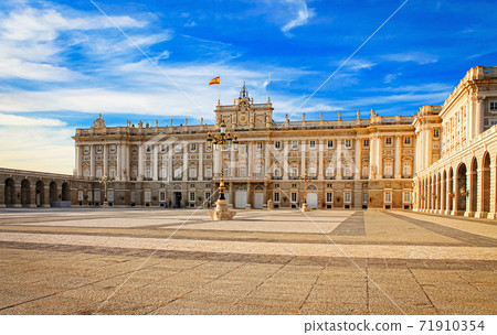 Royal Palace in Madrid, the official residence of the kings of Spain Royal Palace in Madrid, the official residence of the kings of Spain 71910354