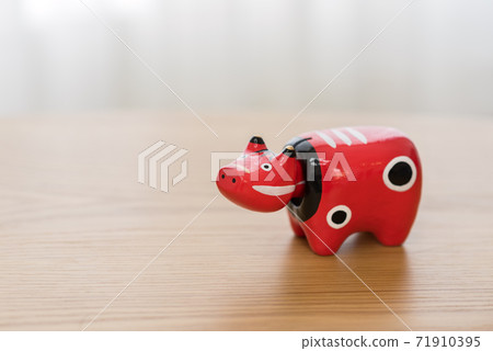 This red and ornament 71910395