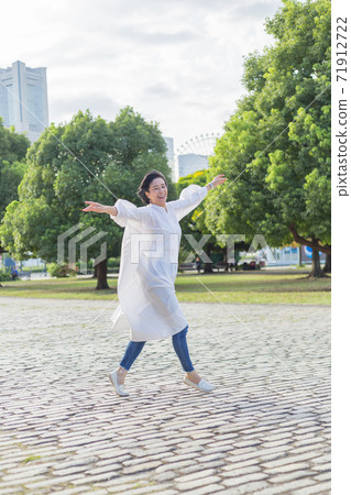 A refreshing middle-aged senior woman enjoying the Yamashita Park area A refreshing middle-aged senior woman enjoying the Yamashita Park area 71912722