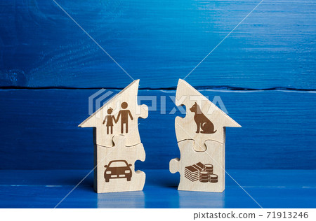 Puzzle house with family life attributes is divided in two. Concept of divorce and division of common property. Conflict resolution. Social goal. Spreading things and responsibilities between spouses. 71913246