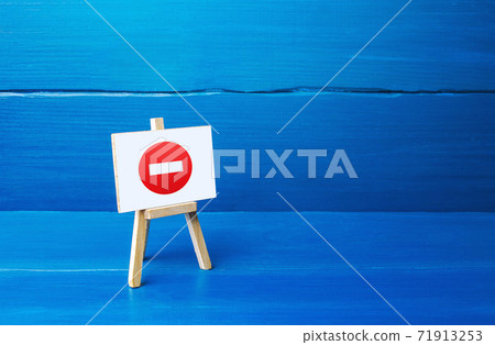 Easel with no entry symbol. Restrictive measures and lockdown quarantine, restricted area. Wrong decision, bad choice. Inadmissibility and unacceptability in society. Suspension of contract agreements Easel with no entry symbol. Restrictive measures and lockdown quarantine, restricted area. Wrong decision, bad choice. Inadmissibility and unacceptability in society. Suspension of contract agreements 71913253
