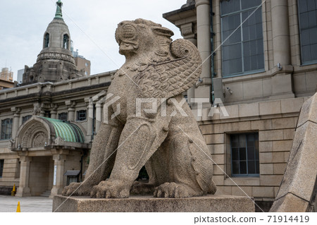 The lion statue of Tsukiji Honjin 71914419