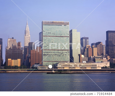 United Nations Headquarters Building and Chrysler Building 71914484