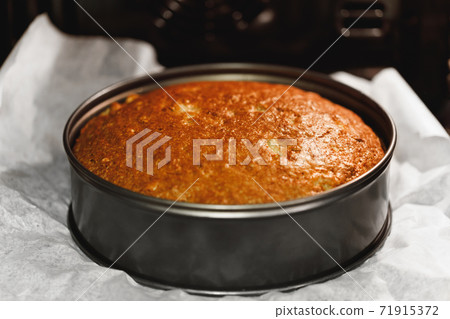 baking springform cake pan in the oven baking springform cake pan in the oven 71915372