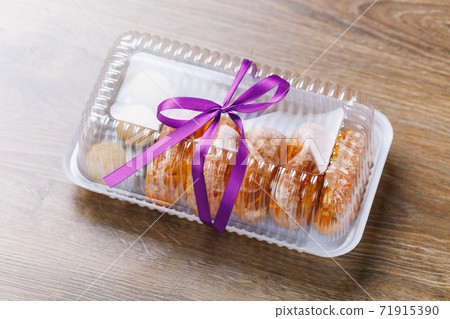 eclairs pastry in blister box eclairs pastry in blister box 71915390