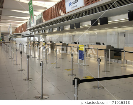 New Chitose Airport International Departure Lobby 71916318