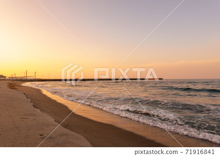 The seaside at dusk The seaside at dusk 71916841